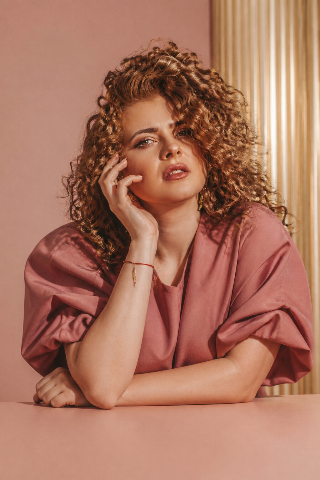 fall hair colors for plus size women: cinnamon brunette in an original editorial composition