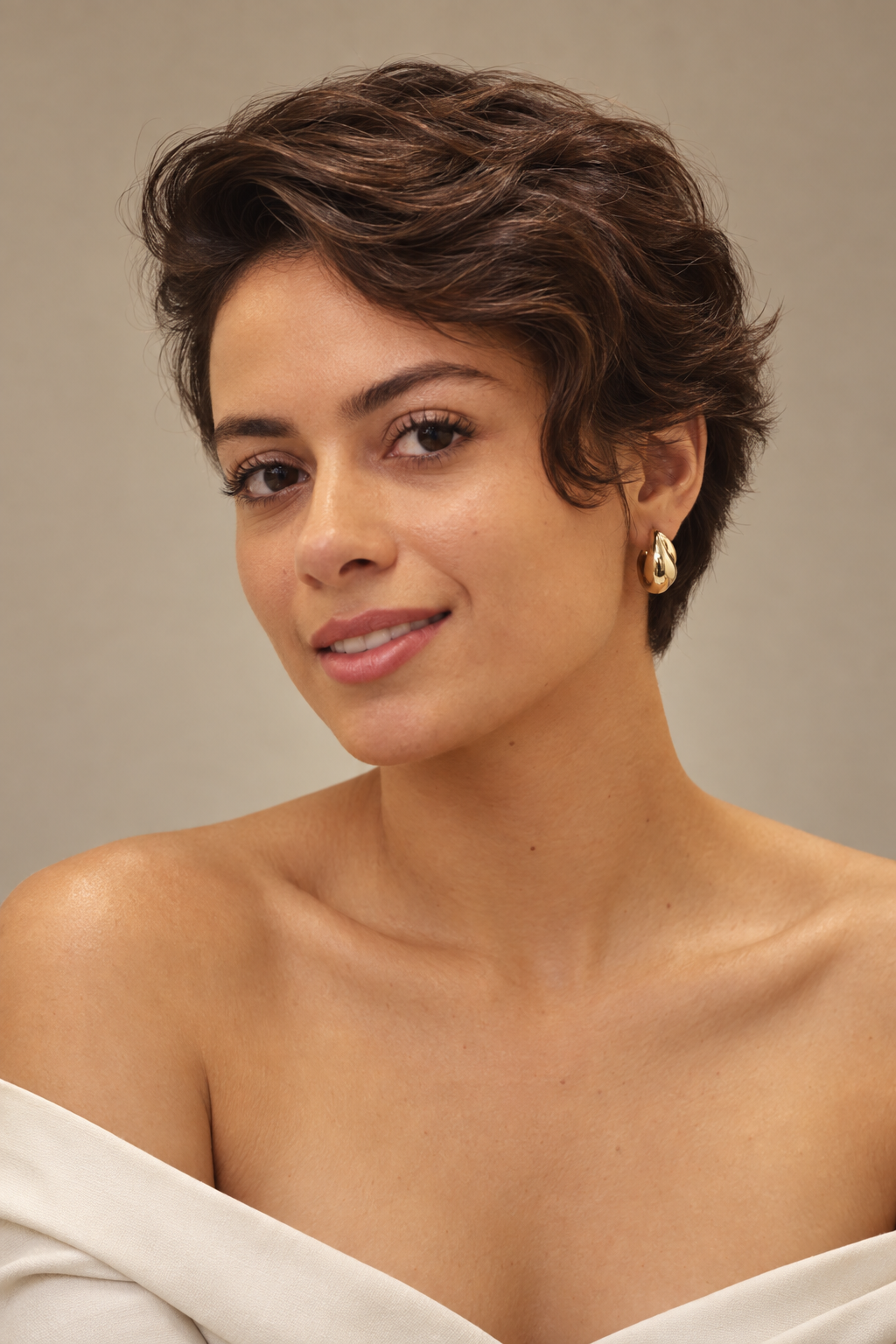 pixie cuts for thin wavy hair: Midnight brunette waves