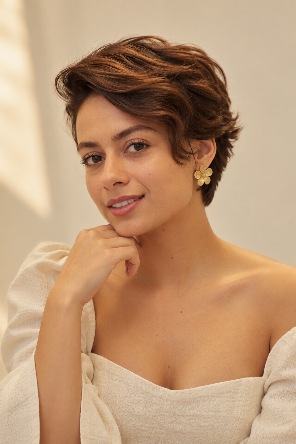 pixie cuts for thin wavy hair: Cinnamon ribbon brunette