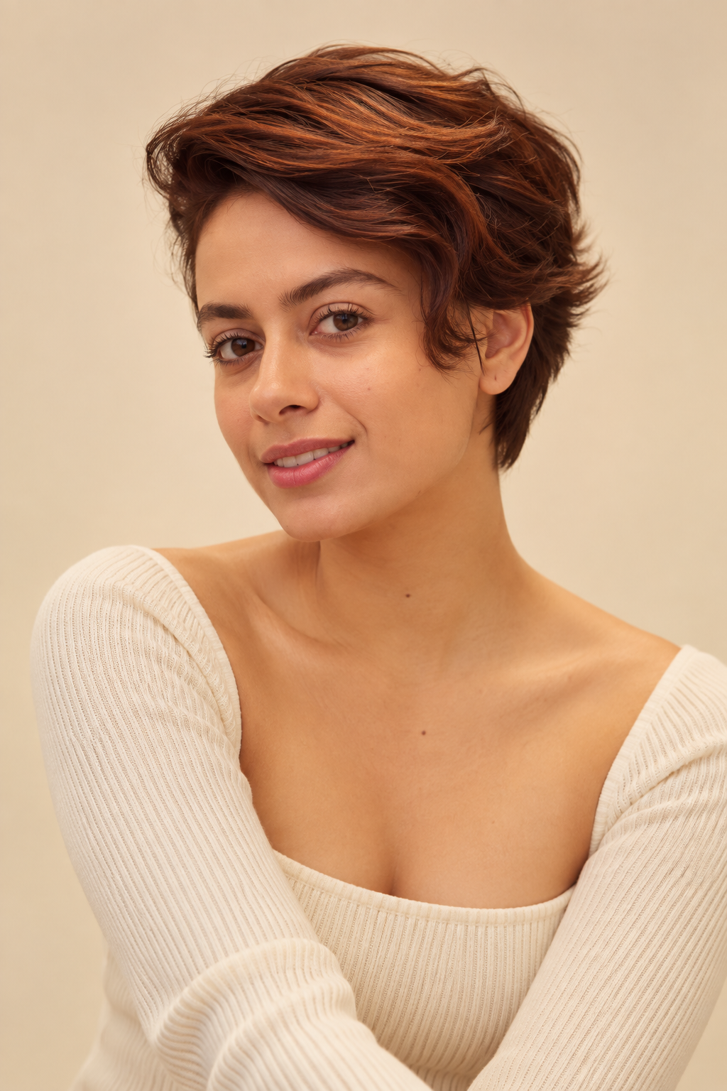 pixie cuts for thin wavy hair: Deep auburn melt