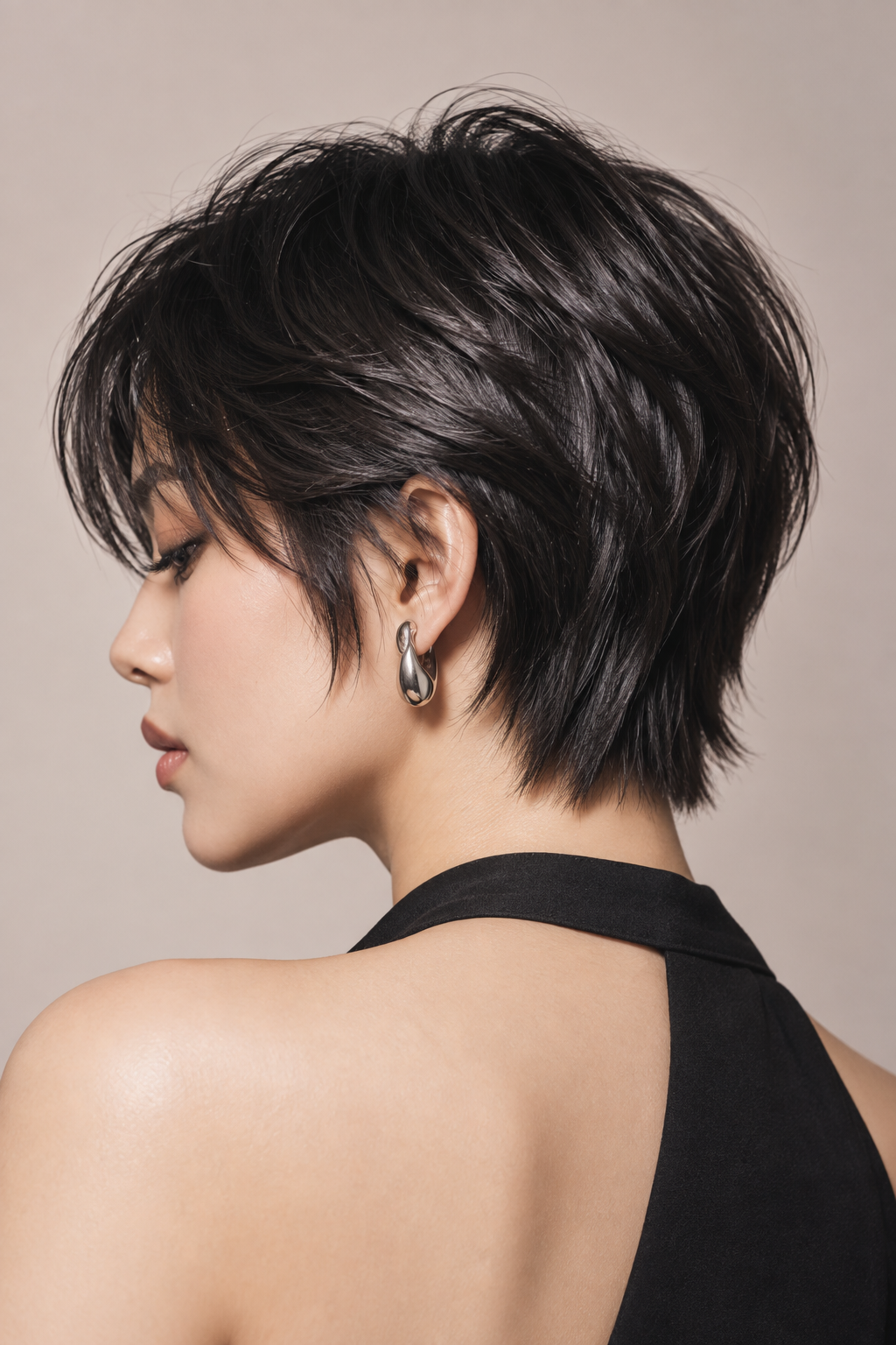 short ear length hairstyles: ear-length cut with fringe