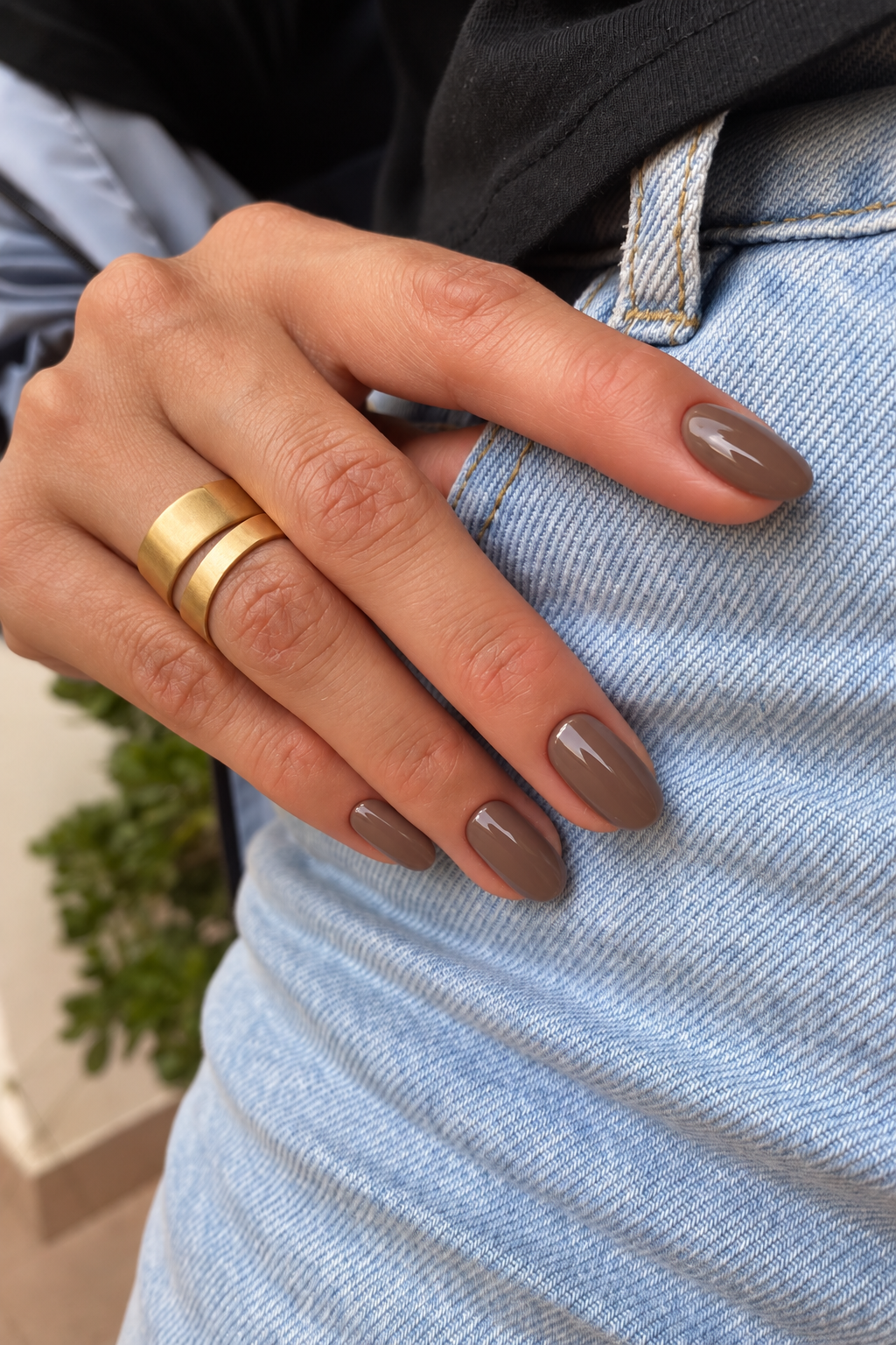 classic manicures over 40: glossy taupe