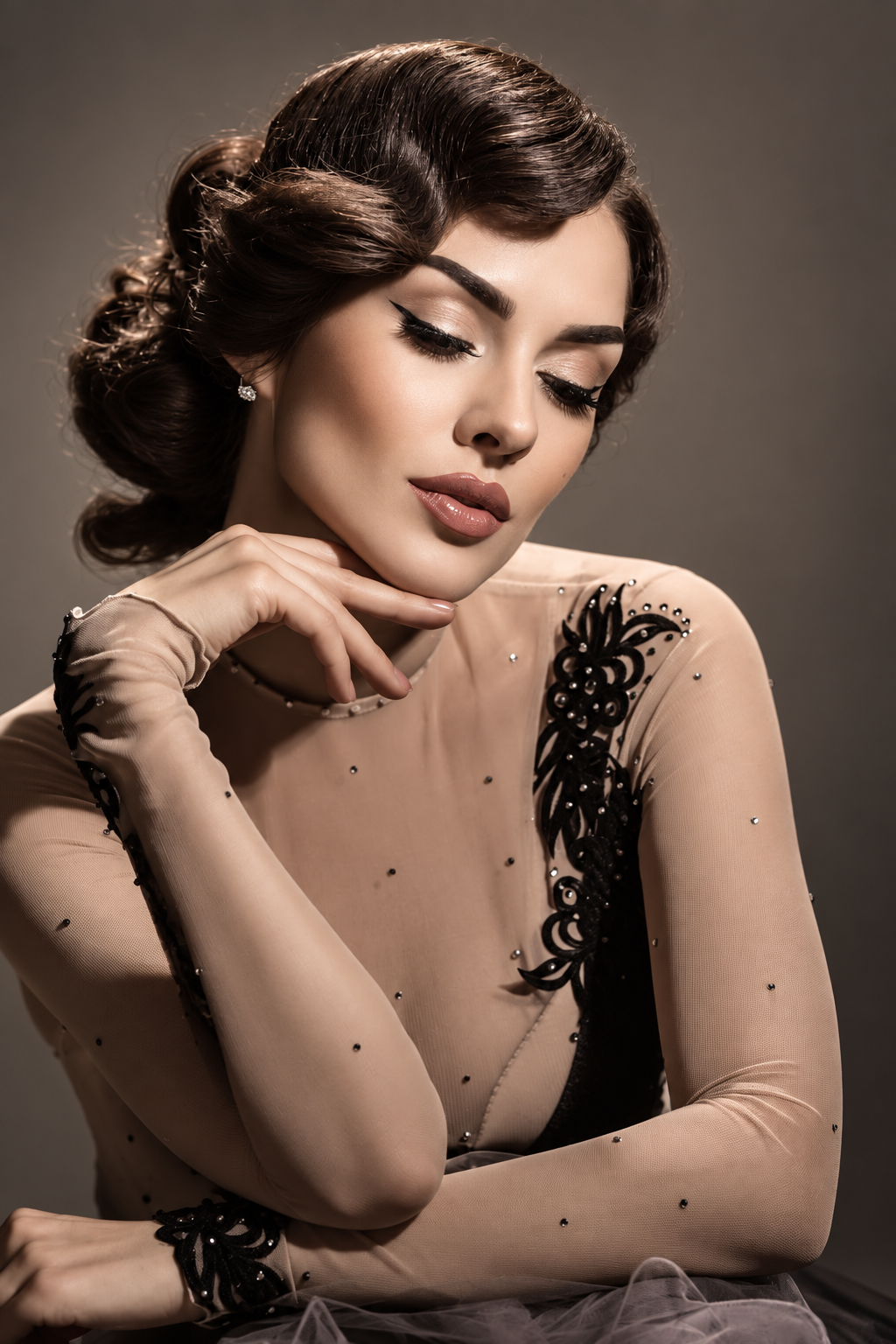 1950s hairstyles: sophisticated rolled updo